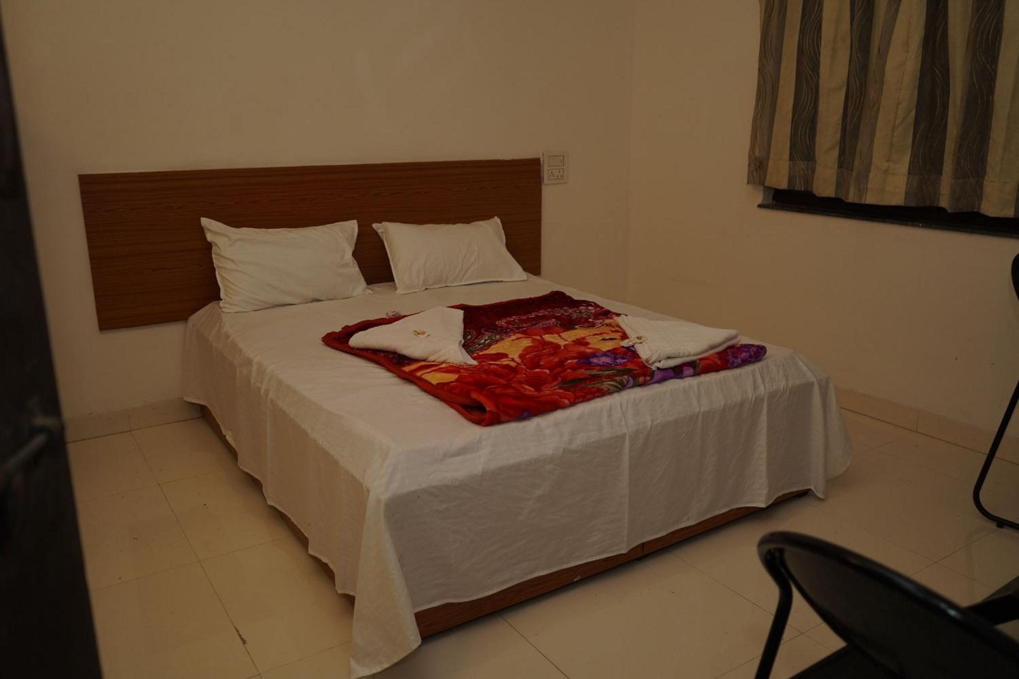 Hotel Chaitanya Lodging Supe Exteriör bild